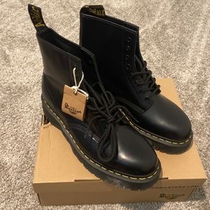 1460 Smooth black Dr.Martens